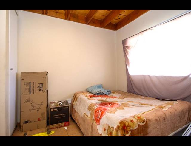 2 BEDROOM APARTMENT FOR SALE IN HALFWAY HOUSE